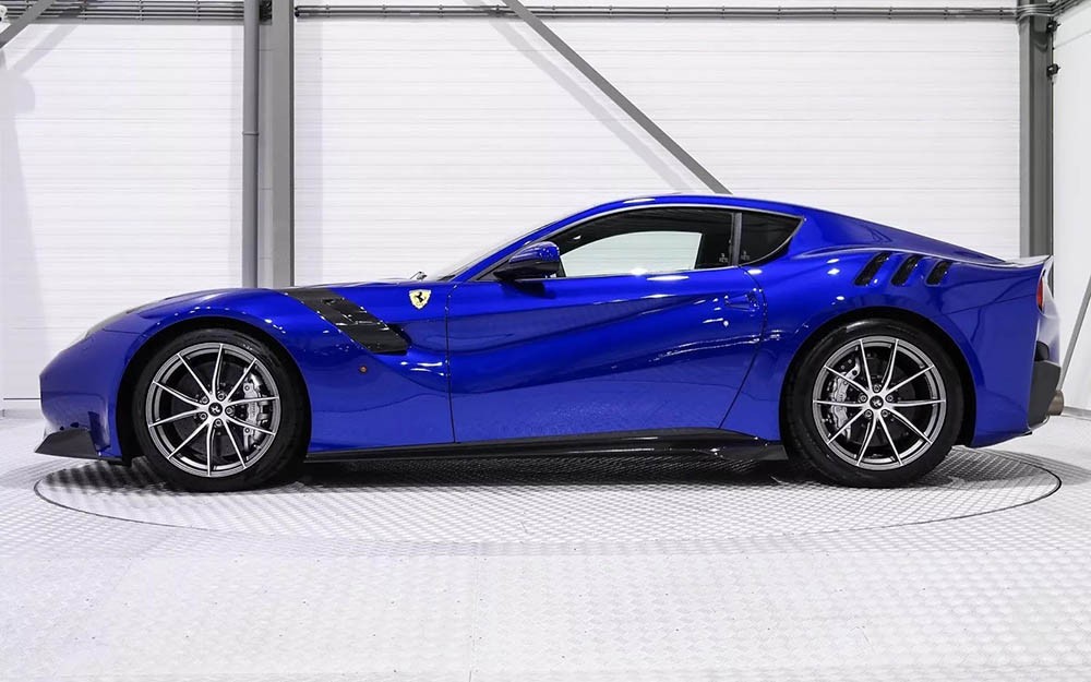 Siêu xe Ferrari F12tdf Electric Blue bị “thổi” giá đắt gấp đôi ảnh 5