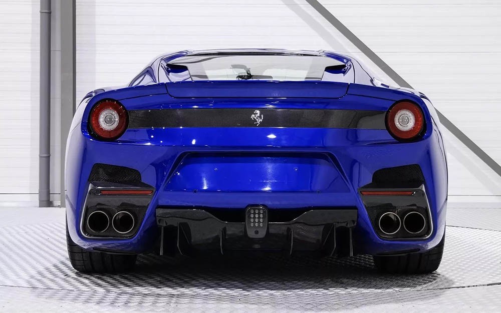 Siêu xe Ferrari F12tdf Electric Blue bị “thổi” giá đắt gấp đôi ảnh 7