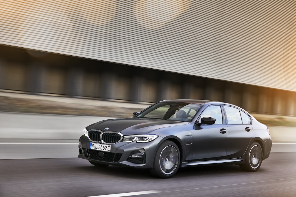 BMW tiếp tục đẩy mạnh “điện hoá” dòng sản phẩm, tung ra 3 Series và 5 Series hybrid “gía mềm“ ảnh 2