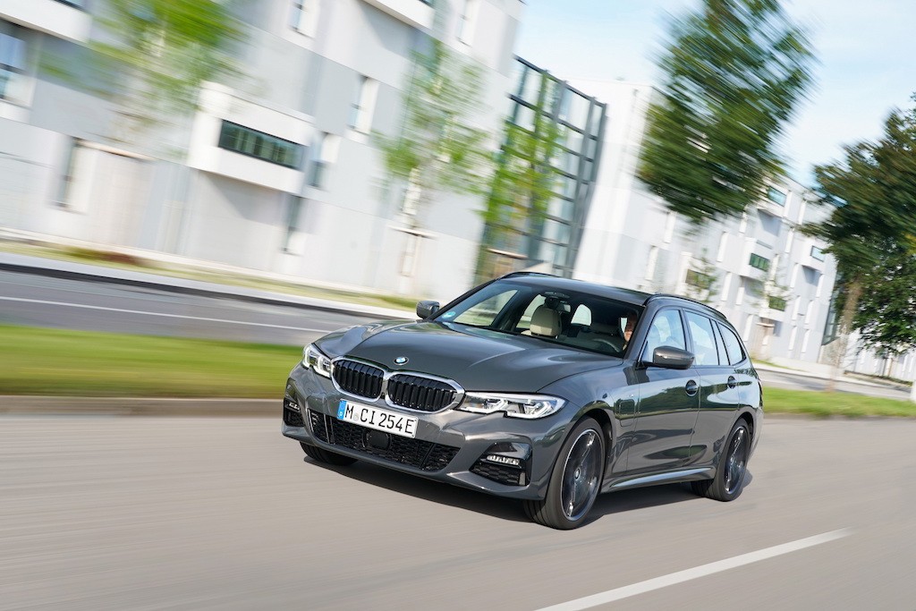 BMW tiếp tục đẩy mạnh “điện hoá” dòng sản phẩm, tung ra 3 Series và 5 Series hybrid “gía mềm“ ảnh 3