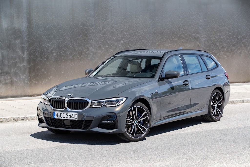 BMW tiếp tục đẩy mạnh “điện hoá” dòng sản phẩm, tung ra 3 Series và 5 Series hybrid “gía mềm“ ảnh 4