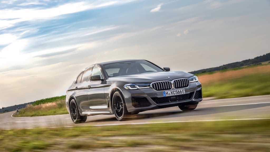 Cho tới khi M5 thế hệ mới xuất hiện, đây là chiếc BMW 5 Series động cơ xăng-điện hiệu năng cao nhất ảnh 11