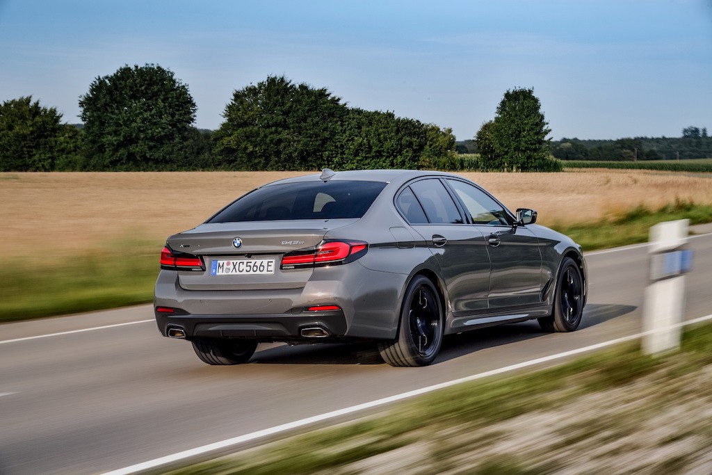 Cho tới khi M5 thế hệ mới xuất hiện, đây là chiếc BMW 5 Series động cơ xăng-điện hiệu năng cao nhất ảnh 13