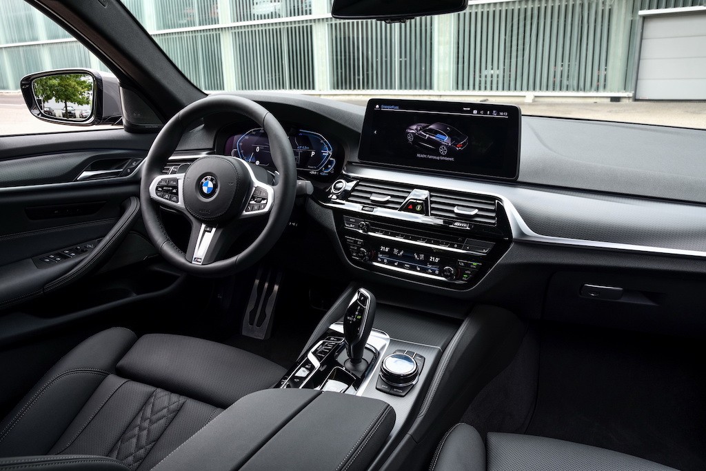 Cho tới khi M5 thế hệ mới xuất hiện, đây là chiếc BMW 5 Series động cơ xăng-điện hiệu năng cao nhất ảnh 4
