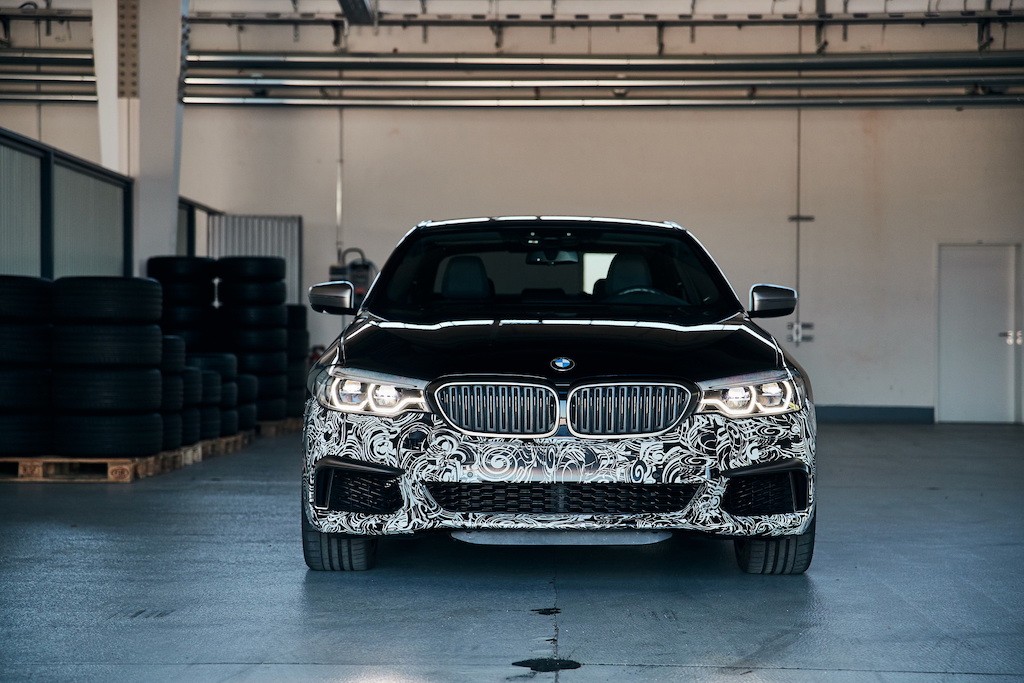 Với hệ động lực đặc biệt, chiếc BMW 5 Series này còn mạnh hơn cả siêu sedan BMW M5! ảnh 7
