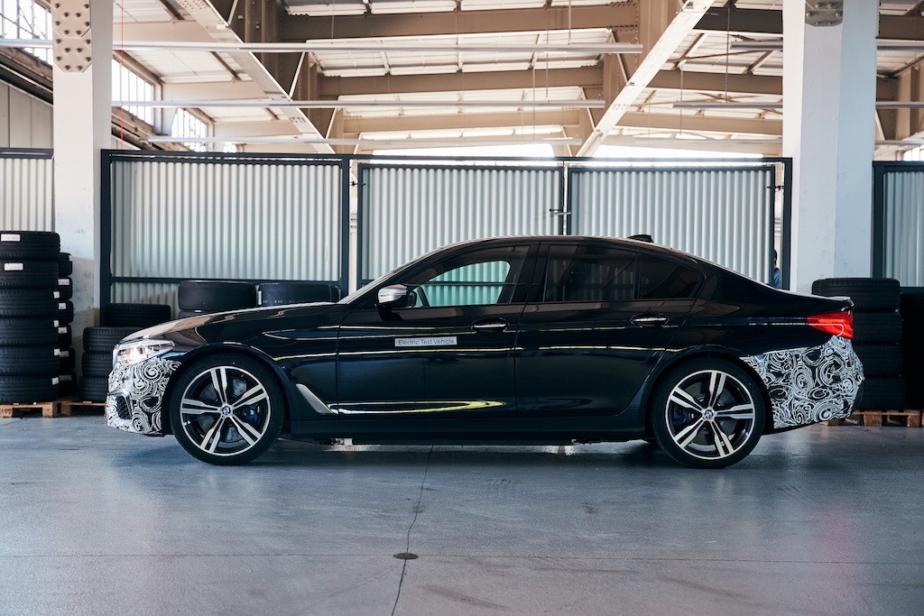 Với hệ động lực đặc biệt, chiếc BMW 5 Series này còn mạnh hơn cả siêu sedan BMW M5! ảnh 8