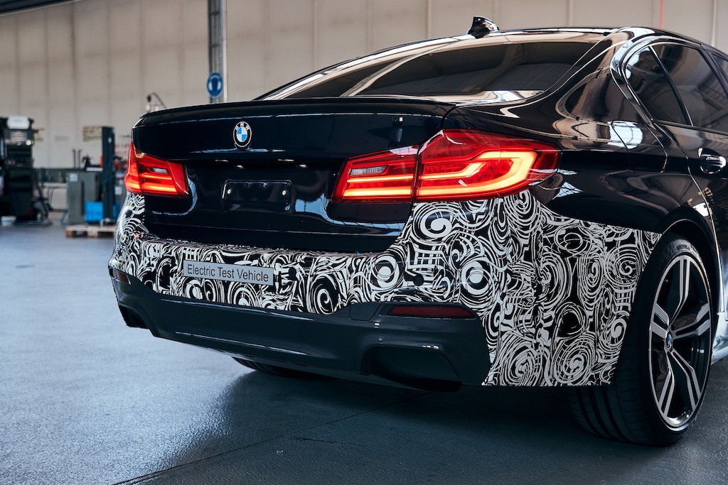 Với hệ động lực đặc biệt, chiếc BMW 5 Series này còn mạnh hơn cả siêu sedan BMW M5! ảnh 9