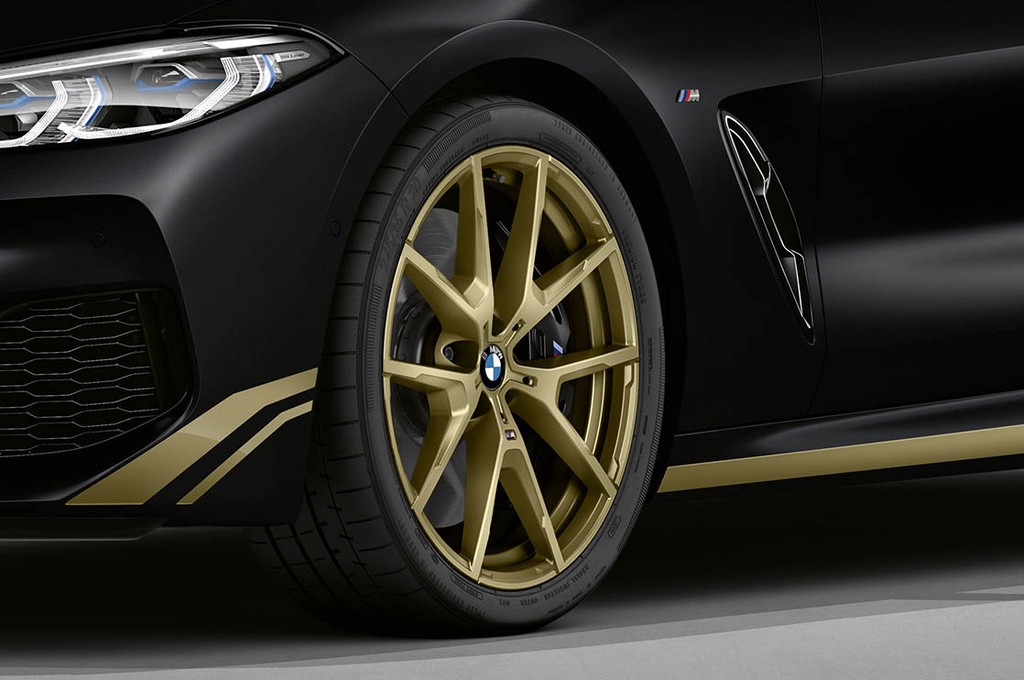 Học tập các hãng xe siêu sang, BMW cũng làm bản “hàng thửa” cho 8 Series Coupe ảnh 3