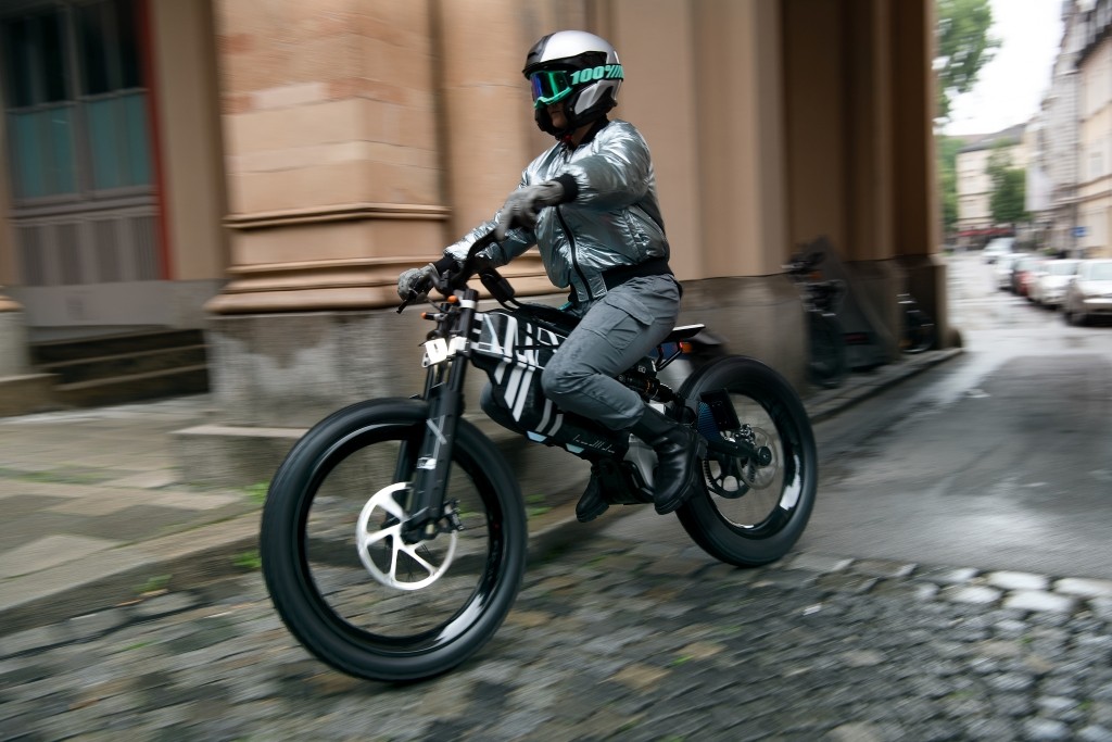 Bộ đôi BMW Amby mang tới tầm nhìn mới về xe máy điện tại IAA Mobility Munich 2021 ảnh 6