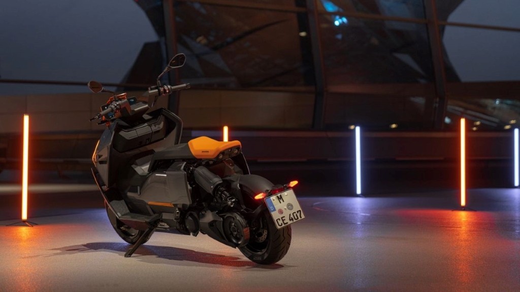 Ra mắt xe máy điện BMW CE-04 mang thiết kế như bước ra từ phim ảnh, công nghệ tối tân ảnh 2
