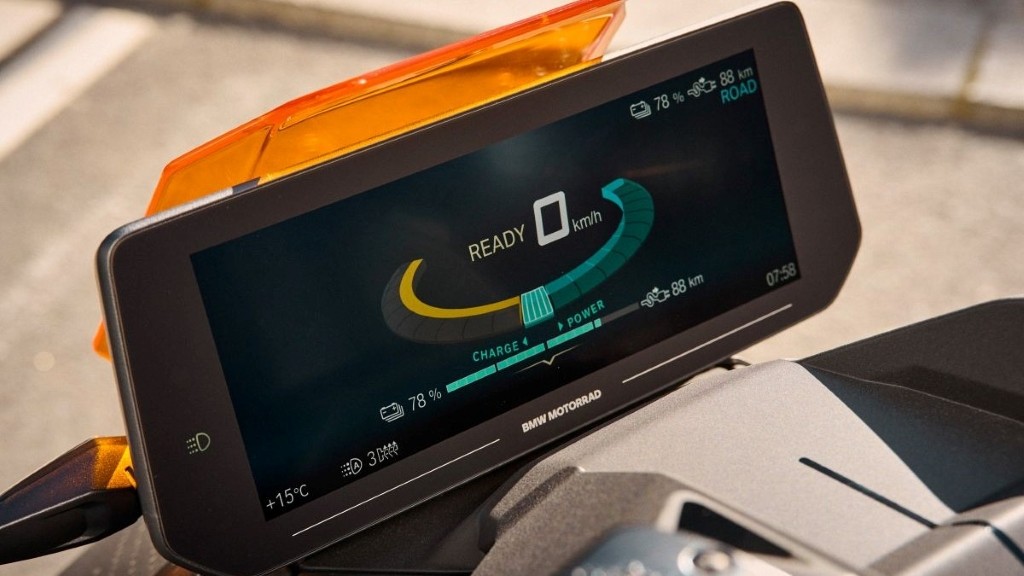 Ra mắt xe máy điện BMW CE-04 mang thiết kế như bước ra từ phim ảnh, công nghệ tối tân ảnh 7