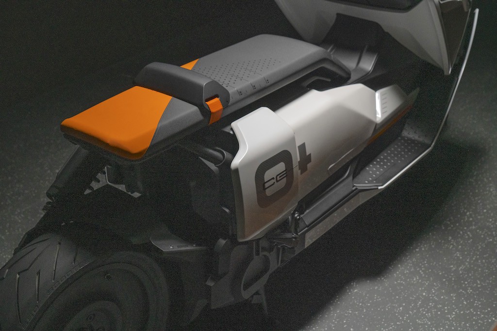 Nhìn tưởng từ phim viễn tưởng bước ra, nhưng chỉ vài năm nữa BMW Motorrad sẽ tung ra mẫu xe ga điện này ảnh 3