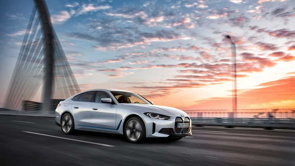 BMW tung ra phiên bản “giá rẻ” i4 eDrive35, hiệu suất thấp nhưng công nghệ ngang eDrive40 ảnh 7