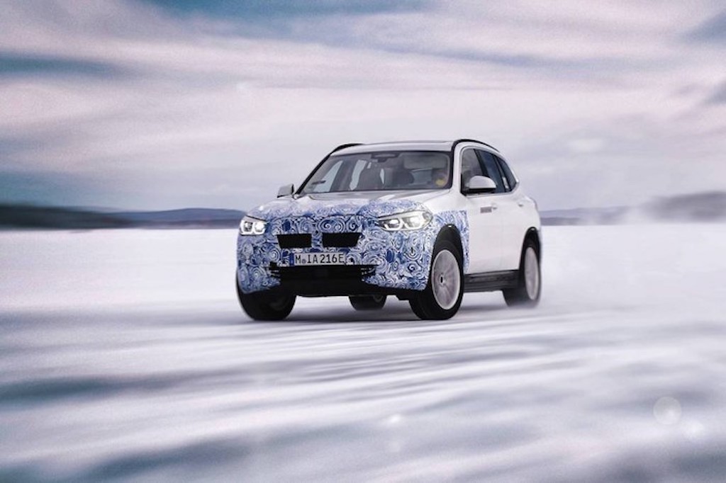 Bị các hãng xe sang khác “vượt mặt”, BMW bắt đầu mở rộng chiến dịch xe điện ảnh 4