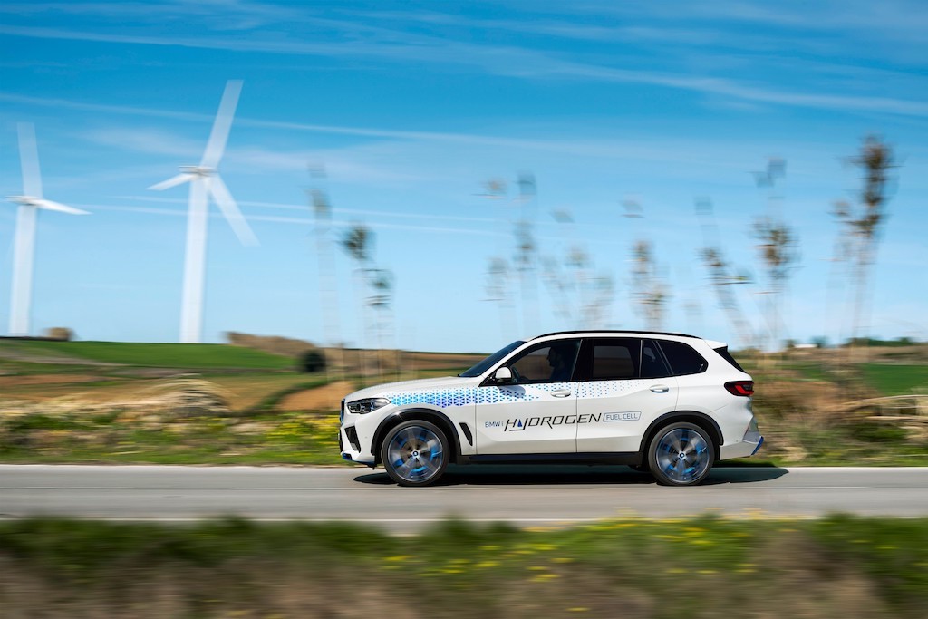 Cận cảnh SUV “xanh” BMW iX5 Hydrogen, chạy điện nhưng chỉ thải ra nước lã! ảnh 7