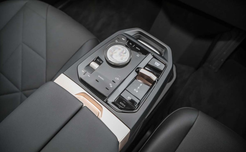 Xe điện BMW iX 2022 đổ bộ thị trường Đông Nam Á, giá khởi điểm gần 2 tỷ đồng ảnh 12