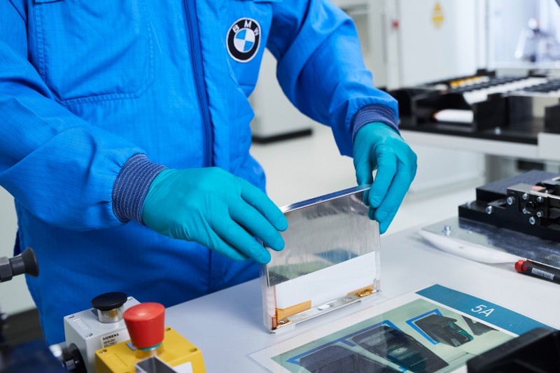 BMW đầu tư 200 triệu euro sản xuất pin cho xe điện ảnh 4