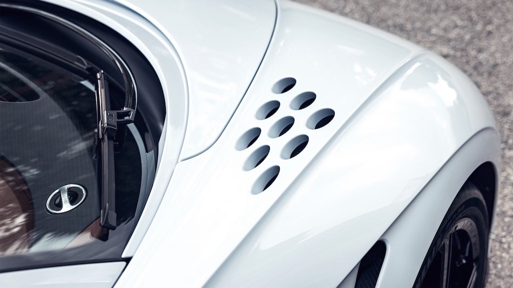 Sau 2 năm, “vua tốc độ” không chính thức Bugatti Chiron Super Sport 300+ có thêm bản siêu sang? ảnh 8