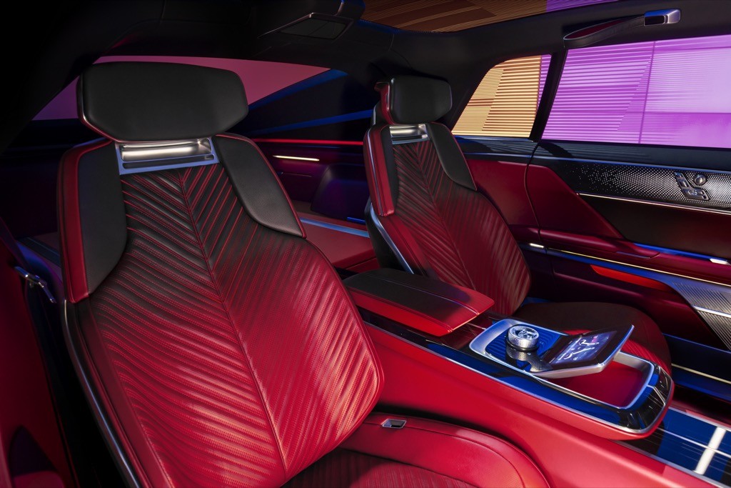 Không chỉ “so găng” Mercedes S-Class bằng số màn hình, chiếc Cadillac này còn muốn vươn lên đẳng cấp Rolls-Royce và Bentley ảnh 7