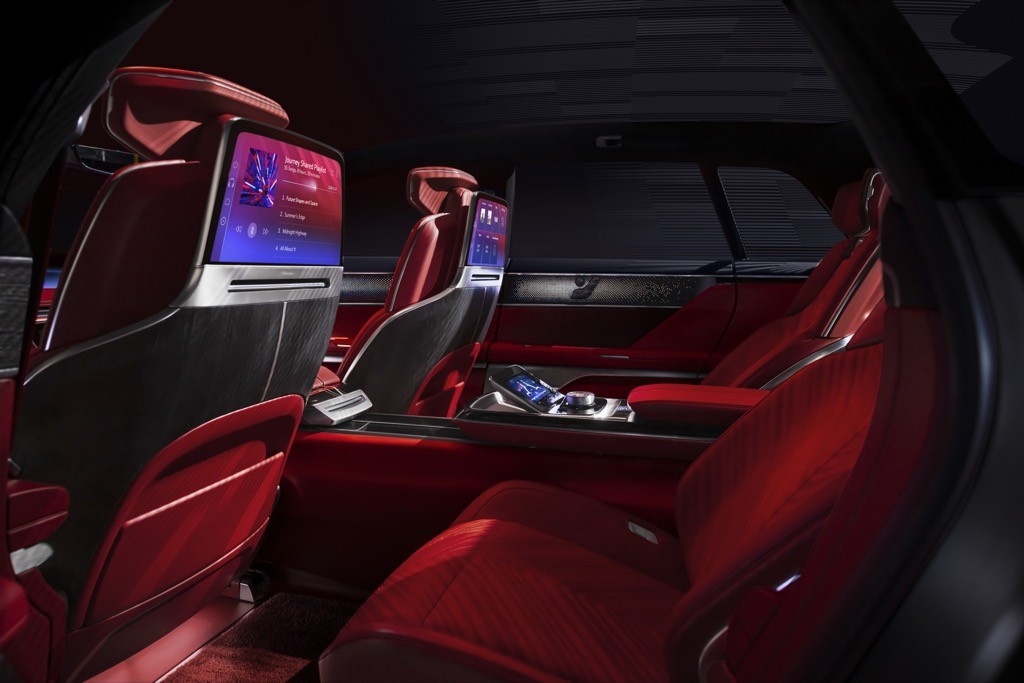 Không chỉ “so găng” Mercedes S-Class bằng số màn hình, chiếc Cadillac này còn muốn vươn lên đẳng cấp Rolls-Royce và Bentley ảnh 8