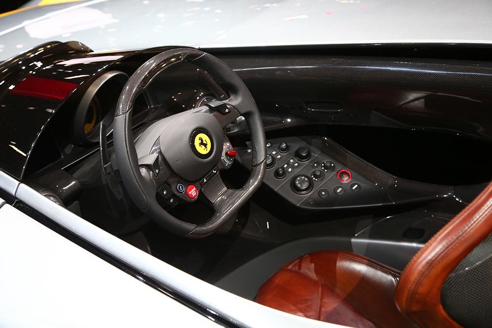 Cận cảnh 3 siêu phẩm Ferrari mới: 488 PISTA Spider, Monza SP1 và SP2 ảnh 10