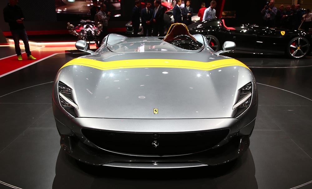 Cận cảnh 3 siêu phẩm Ferrari mới: 488 PISTA Spider, Monza SP1 và SP2 ảnh 8