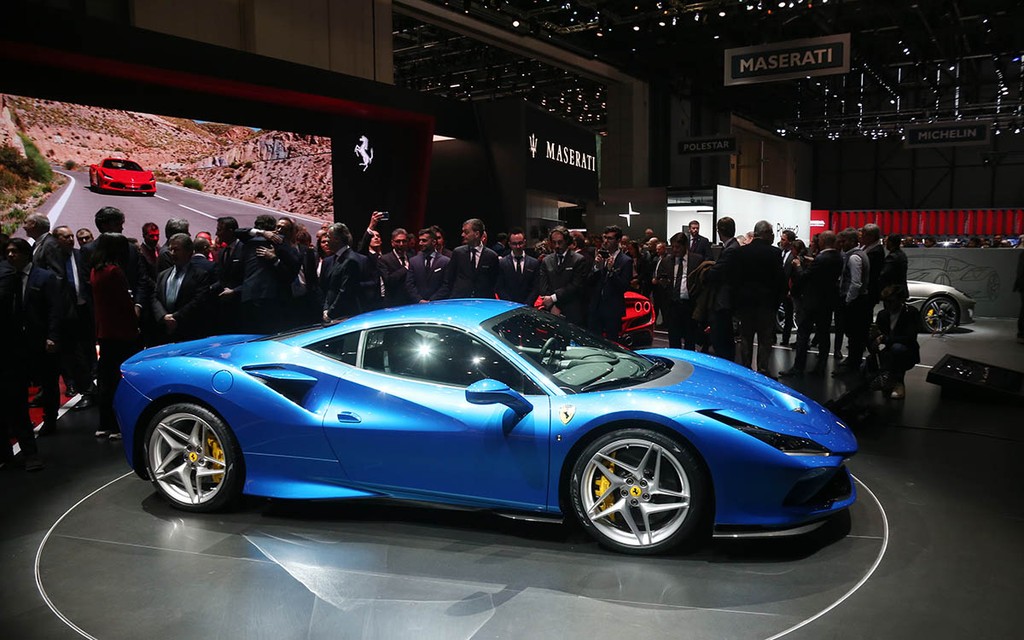 Siêu xe mới Ferrari F8 Tributo lần đầu xuất hiện trước công chúng ảnh 3