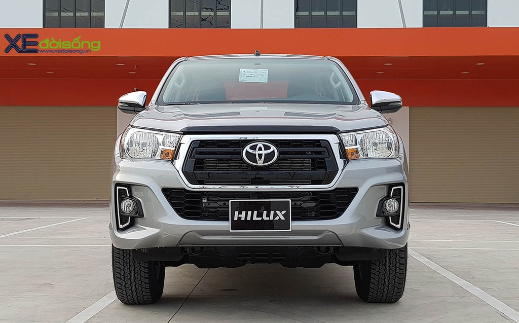 Chi tiết Toyota Hilux 2018 giá 695 triệu đồng đã về đại lý ảnh 3