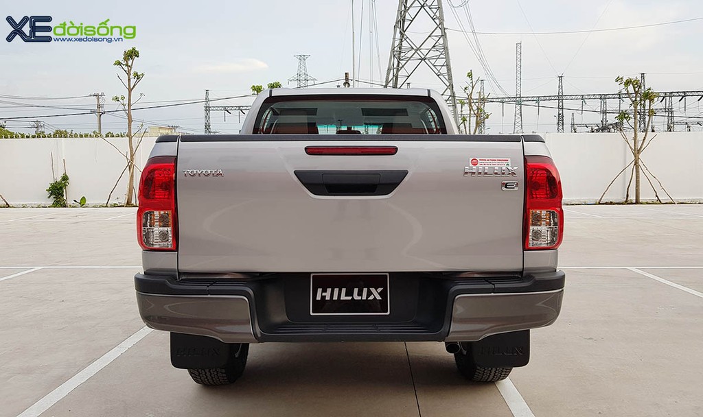 Chi tiết Toyota Hilux 2018 giá 695 triệu đồng đã về đại lý ảnh 6