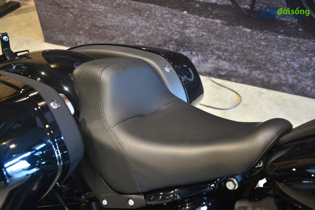 Chi tiết Harley-Davidson Low Rider ST: phiên bản touring với sức mạnh “cơ bắp” của Low Rider S ảnh 8