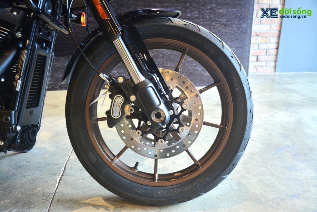 Chi tiết Harley-Davidson Low Rider ST: phiên bản touring với sức mạnh “cơ bắp” của Low Rider S ảnh 4