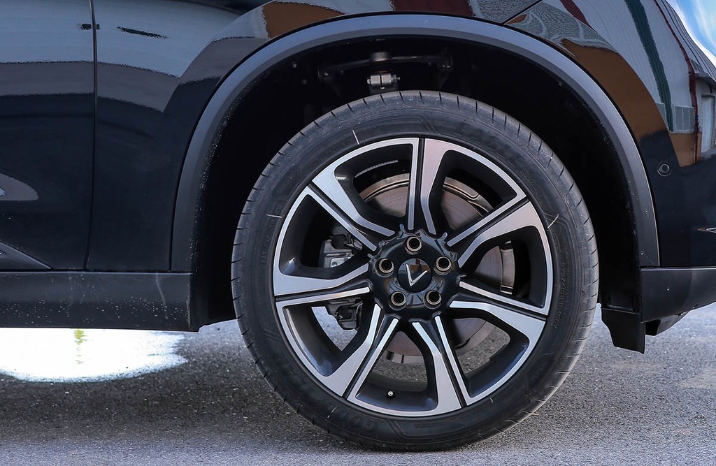 Chi tiết SUV VinFast LUX SA2.0 Turbo vừa xuất xưởng, giá ưu đãi 1,415 tỷ đồng ảnh 6