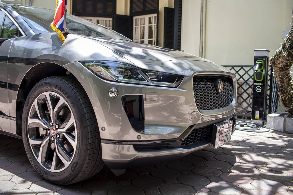 Chi tiết xe điện Jaguar I-PACE chính hãng đầu tiên tại Việt Nam, sẽ được bán rộng rãi cuối năm nay ảnh 6