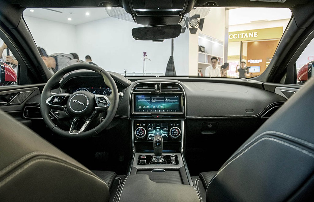 Chi tiết xe sang Jaguar XE 2020 vừa ra mắt Việt Nam, giá từ 2,61 tỷ đồng ảnh 12