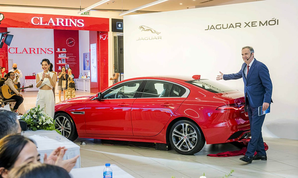 Chi tiết xe sang Jaguar XE 2020 vừa ra mắt Việt Nam, giá từ 2,61 tỷ đồng ảnh 3