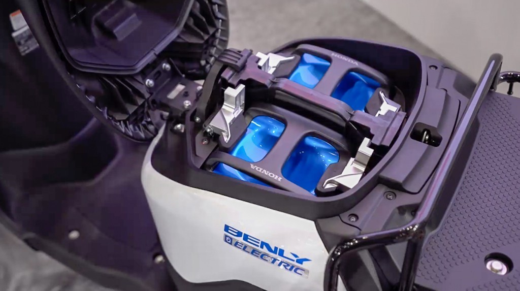 Honda, Yamaha, Suzuki và Kawasaki chung vốn mở công ty đổi pin, muốn xe máy điện nạp nhiên liệu nhanh như đổ xăng ảnh 4