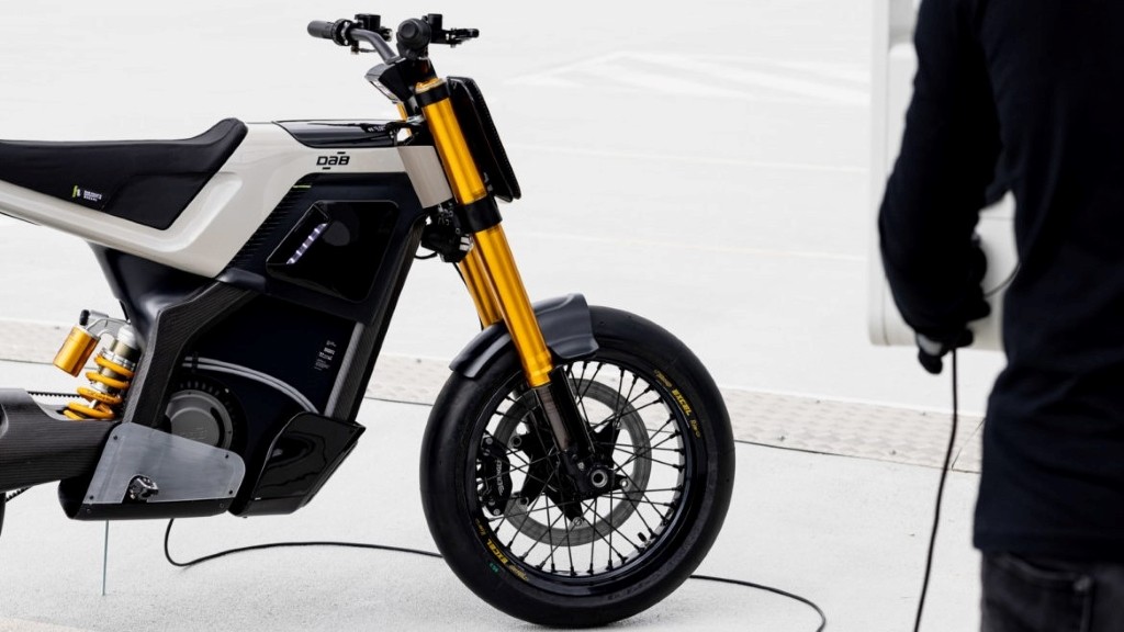 DAB Concept-E – mẫu xe điện kết hợp hoàn hảo hai phong cách roadster hiện đại và supermoto trẻ trung ảnh 7