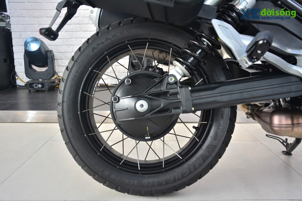Diện kiến “xế phượt” hoài cổ Moto Guzzi V85 TT vừa chính thức cập bến thị trường Việt Nam ảnh 13