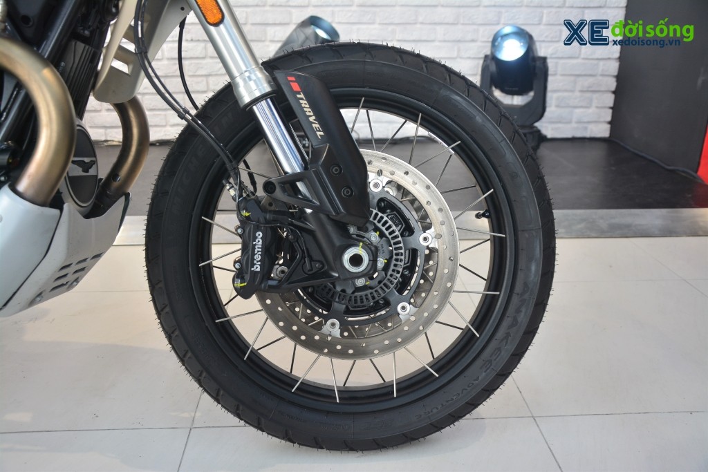 Diện kiến “xế phượt” hoài cổ Moto Guzzi V85 TT vừa chính thức cập bến thị trường Việt Nam ảnh 5