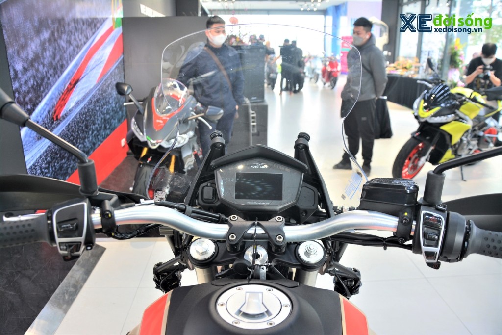 Diện kiến “xế phượt” hoài cổ Moto Guzzi V85 TT vừa chính thức cập bến thị trường Việt Nam ảnh 6