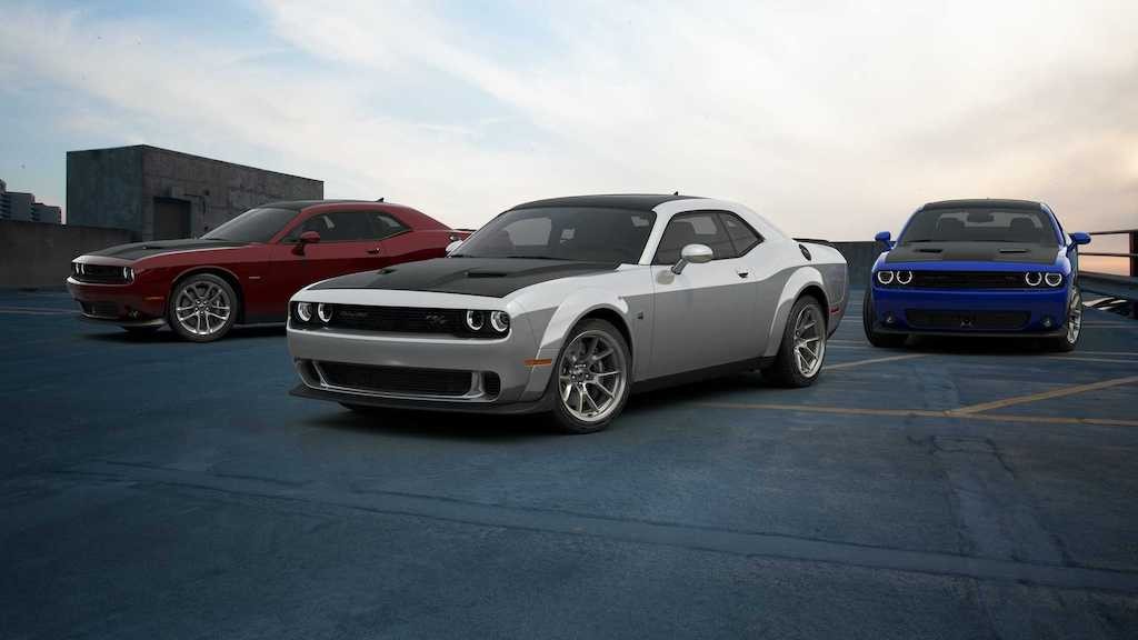 Huyền thoại xe “cơ bắp” Mỹ Dodge Challenger kỷ niệm sinh nhật 50 tuổi bằng... bản đổi màu, thay tem ảnh 1