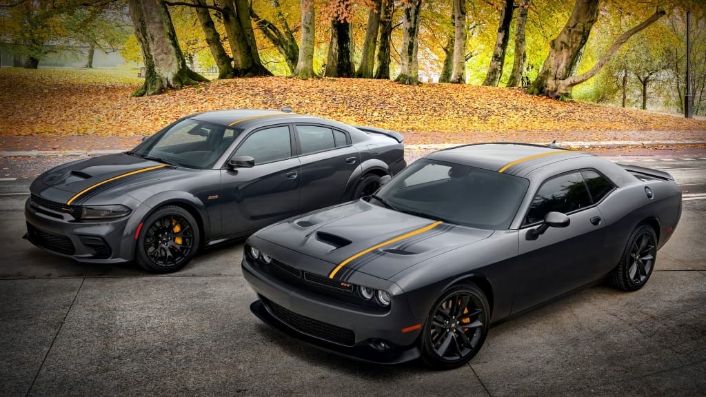 Dodge cung cấp hai gói độ HEMI Orange và SRT Black cho Charger và Challenger, 