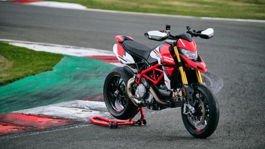 Ducati Hypermotard 950 SP trình làng cùng hai phiên bản tiêu chuẩn và RVE được nâng cấp ảnh 1