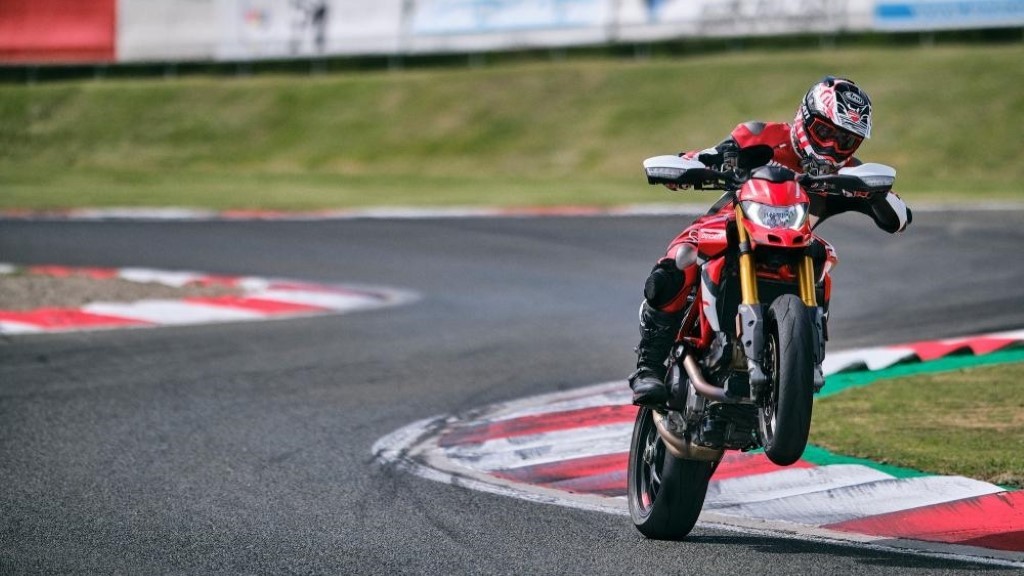 Ducati Hypermotard 950 SP trình làng cùng hai phiên bản tiêu chuẩn và RVE được nâng cấp ảnh 4