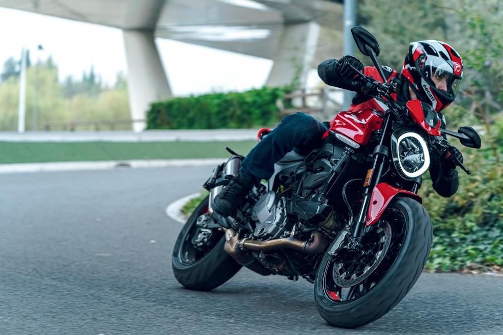 “Quái vật” naked bike Ducati Monster lột xác toàn diện sau gần 30 năm, “mất chất” nhưng hiệu năng tăng gấp bội ảnh 12