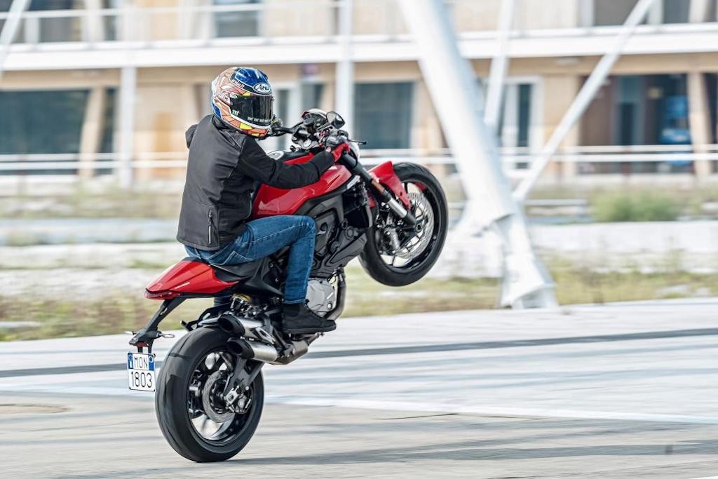 “Quái vật” naked bike Ducati Monster lột xác toàn diện sau gần 30 năm, “mất chất” nhưng hiệu năng tăng gấp bội ảnh 14