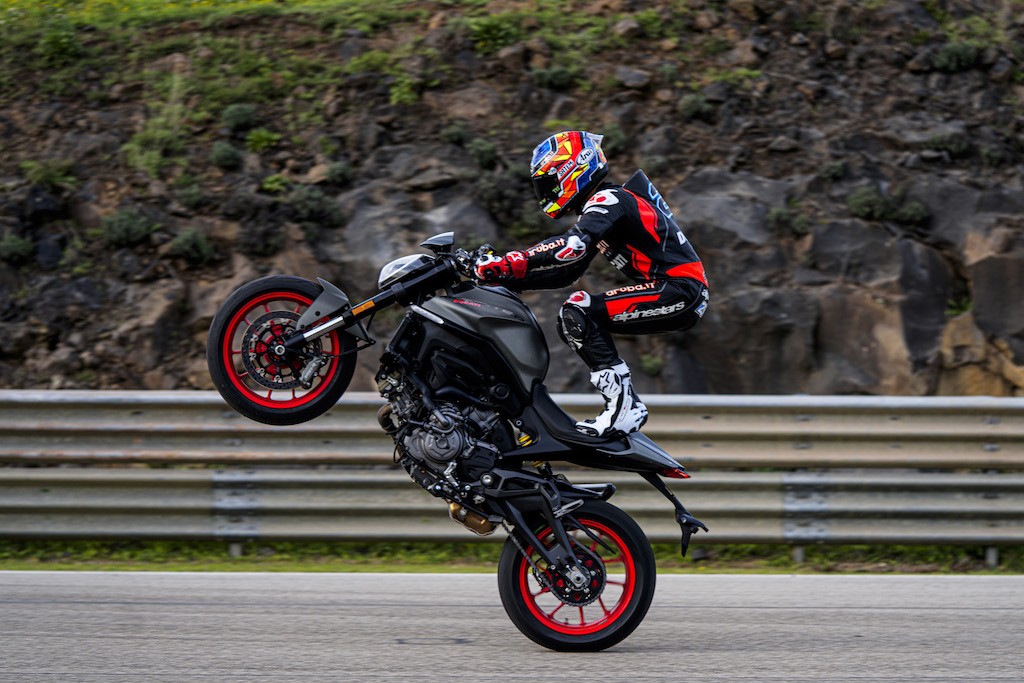 “Quái vật” naked bike Ducati Monster lột xác toàn diện sau gần 30 năm, “mất chất” nhưng hiệu năng tăng gấp bội ảnh 18