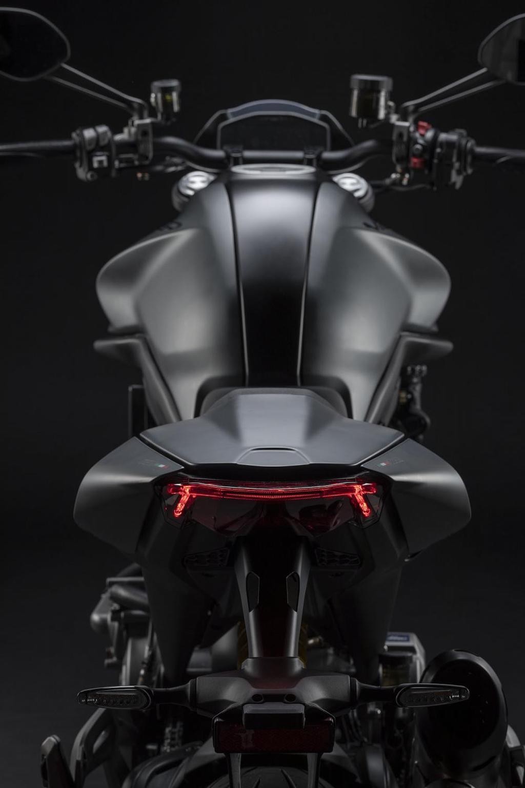 “Quái vật” naked bike Ducati Monster lột xác toàn diện sau gần 30 năm, “mất chất” nhưng hiệu năng tăng gấp bội ảnh 4