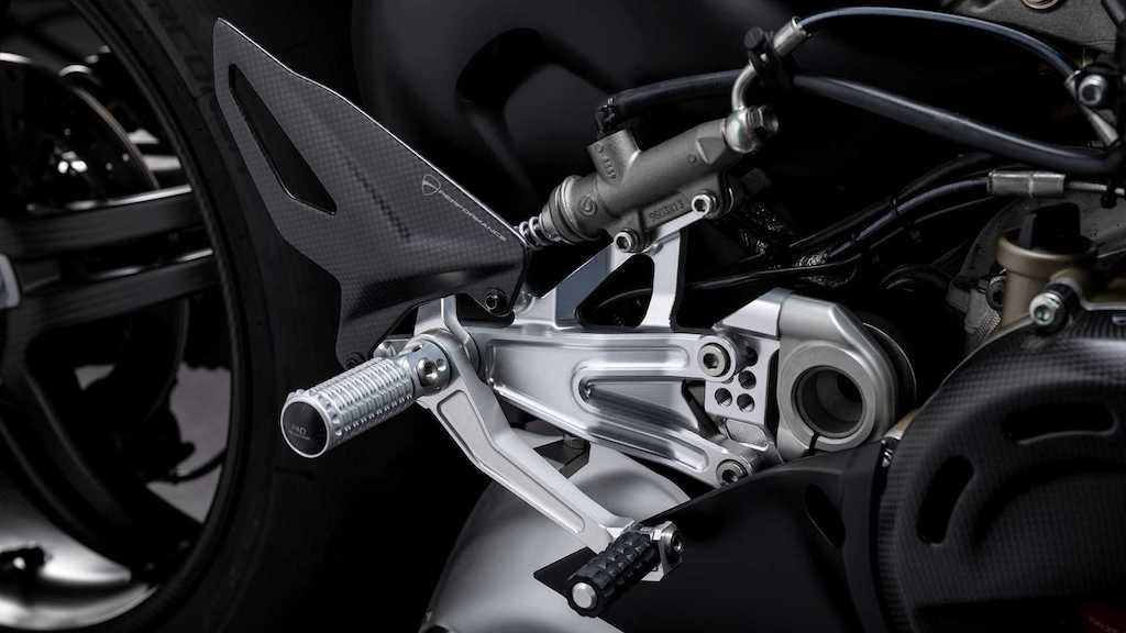 Diện kiến siêu phẩm mô tô Ducati Panigale V4 SP, an ủi khách hàng “mua trượt” V4 Superleggera ảnh 11