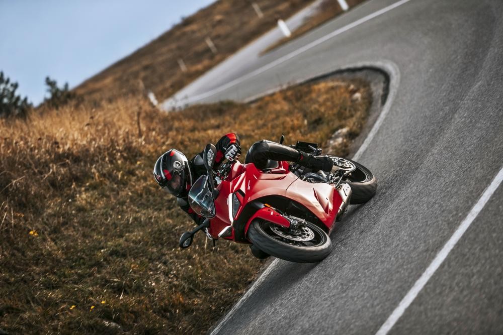 Ai nói mô tô dáng sport city không “chiến” bằng sportbike thuần chất? Hãy thử nhìn vào Ducati Supersport 950 2021! ảnh 14